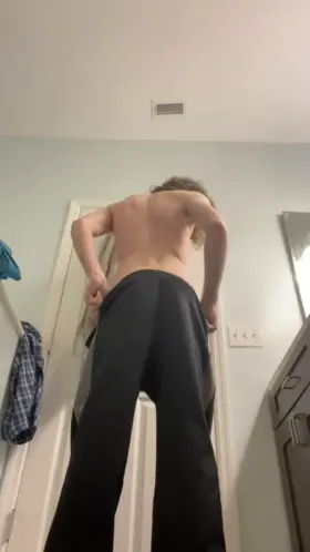 I know how much you guys love twinks that you could just pick up and plop onto your cock so here you go 😘