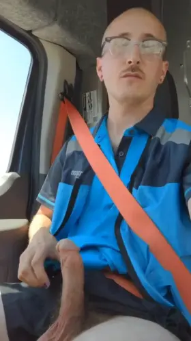 omw to deliver a package😈