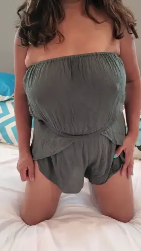 can I show my tits and make your dick super hard ... [reveal]