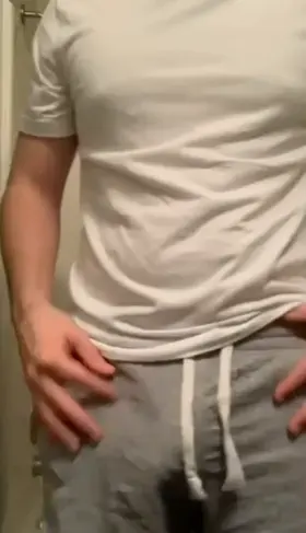 It’s officially gray sweatpants season!