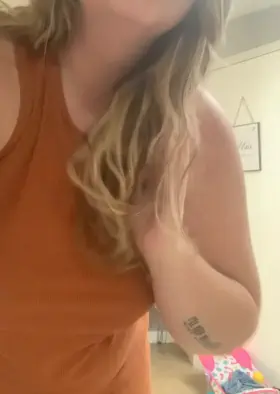 Sundress and no panties 😜