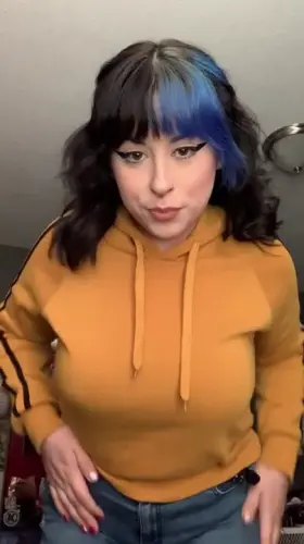 hi there :) ♡ (oc)