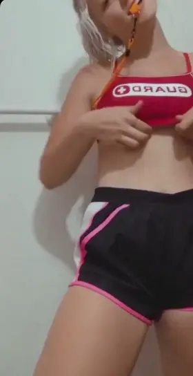 18 year old lifeguard flash 😉