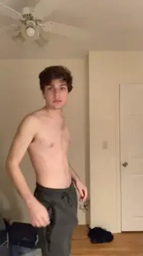 These sweatpants are too big 😅