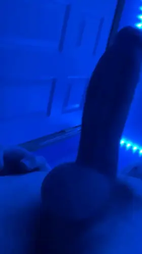 [18] i haven’t came in 3 days… who wants to unload me? 🍆😩