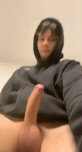 Might be a bit risky to do this at a public gym😅