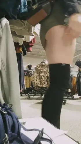 The guy in the background definitely saw me (F)