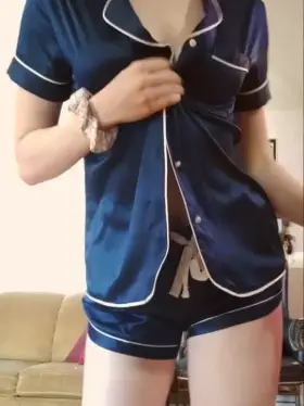 *a clumsy babe attempting a titty drop on wheels*