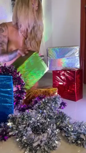 Trying to make some Christmas decorations for ya