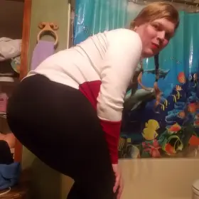 Serving up a delicious plump peach for you <3