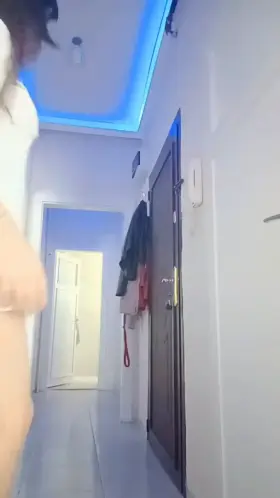 The only way to greet a queen 👸