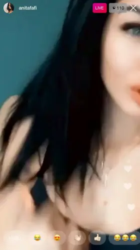 LIVE Insta Would you let her ride you? 😳