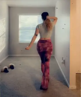 Dick get hard everytime I walk 😏