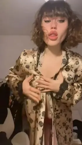 Who is the best ass eater in here? I'd let you eat and fuck me all over😈