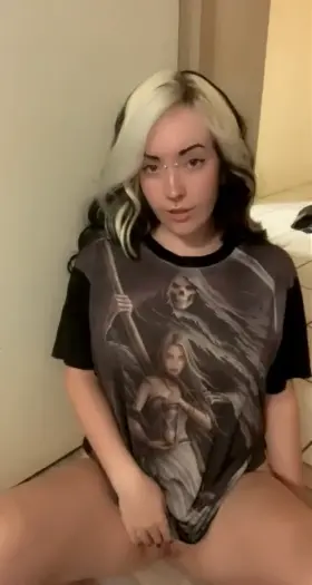 Do you like my shirt? 🖤