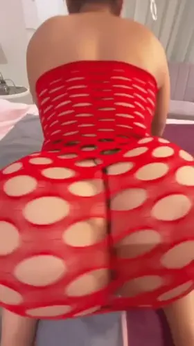 41yo, white boys can slap my old ass before to fuck it