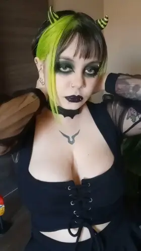 wanna fuck me and ruin my makeup?