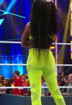 Naomi’s thick ass cheeks