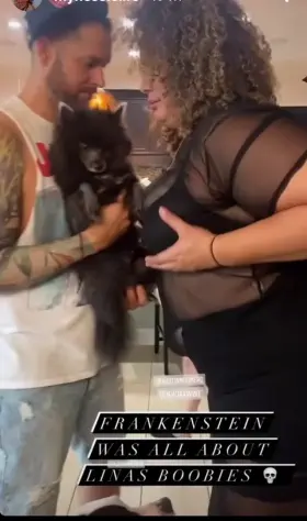 Nia shaking her tits