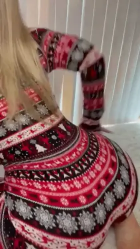 Booty by volleyball 😜