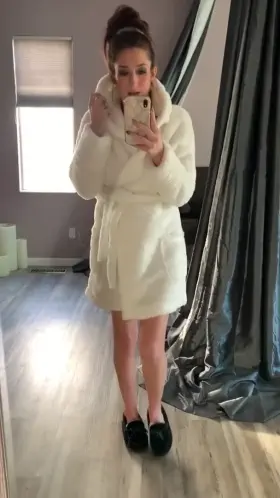 Robes are much easier when you’re pregnant 😘