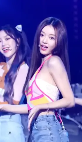 Oh My Girl - YooA and Arin