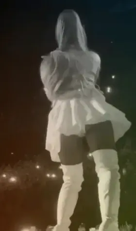 I worship Ariana's holy asshole