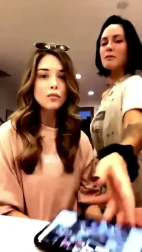 Lauren Summer and Kayla Lauren showing their tits, ass and feet on Instagram live