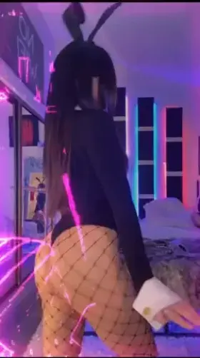 We can all say this bunny gots moves 😉