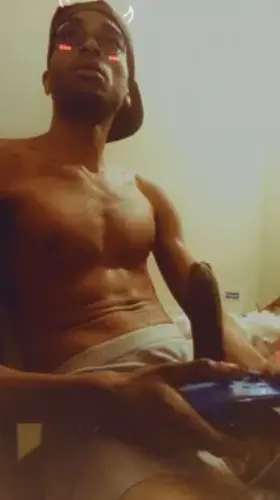 Gaming with my dick out 😈🍆