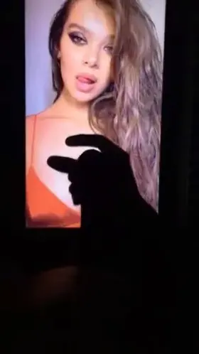 Hailee steinfeld made me nut hard 💦