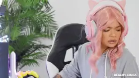 Paisley Paige - Gamer Girl Bangs Her Roommate