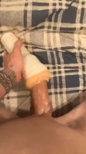 Omg im so fucking hornyyyy. hmu