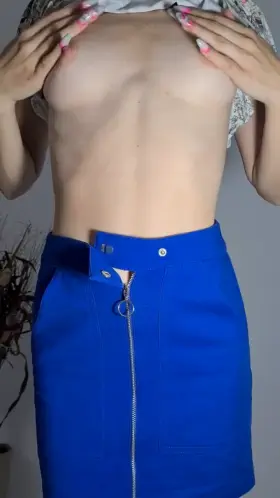 can't stop flashing my pussy