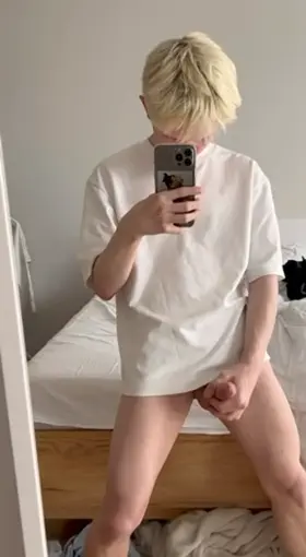 18 twink I look at my reflection and go crazy😈😈😈