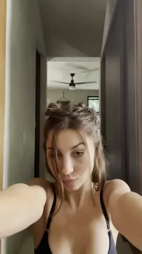 shake your sexy body like this 😘 check my profile to see more 😇