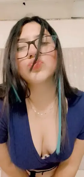 Offering sexting nudes??Addme KIk Floweret3xx And Snapchat Floweret3x