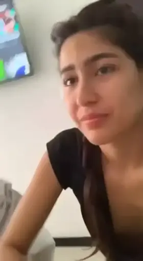 Anyone know who’s she ? i pay 10$