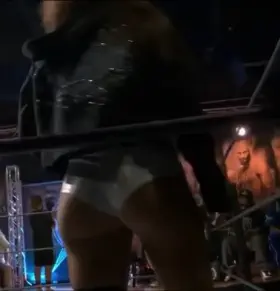 Skye Blue's meaty cheeks 😋