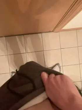 Love the way it pops out and smacks against my stomach