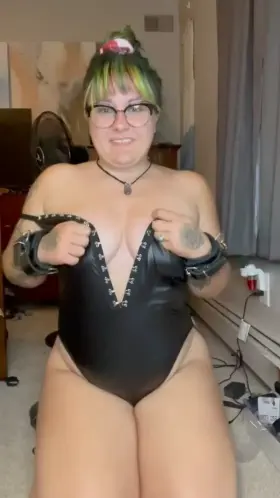 Titty reveal, I love leather on my skin