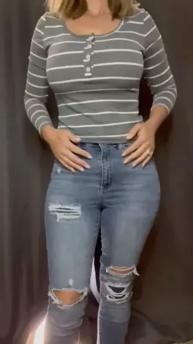 MILF teacher Miss Lynn shares with the class