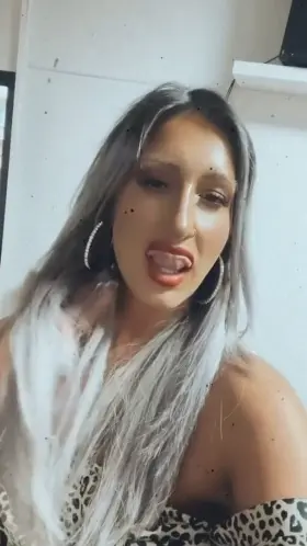 POV you’re drinking with me at a bar