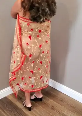 Your next door Neighbour ... I am alone and horny ... Wanna try me ...