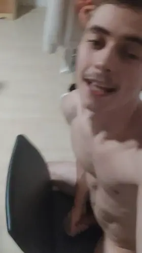 it feels good Cumming with a dildo in your ass😁