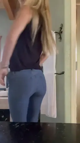 Hope you like my nakey butt 🍑