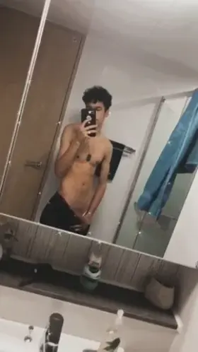 N18 need someone in the mirror with me 😭🥵🤭