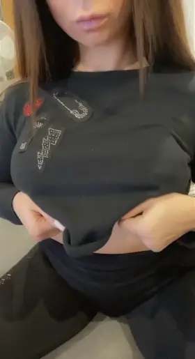 What i hide under my sweatshirt 😏