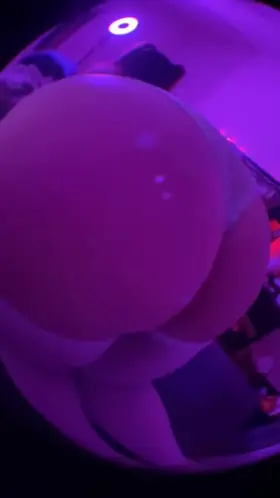 Big round fat ass! Brought enough for the whole class!