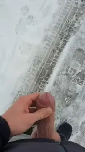 Risky wank in the carpark 🤭